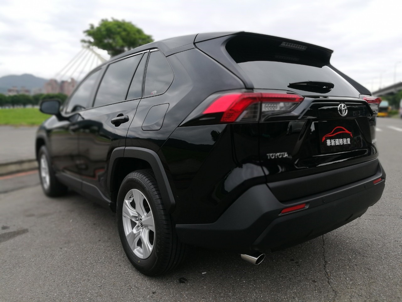 <p>TOYOTA </p>RAV4