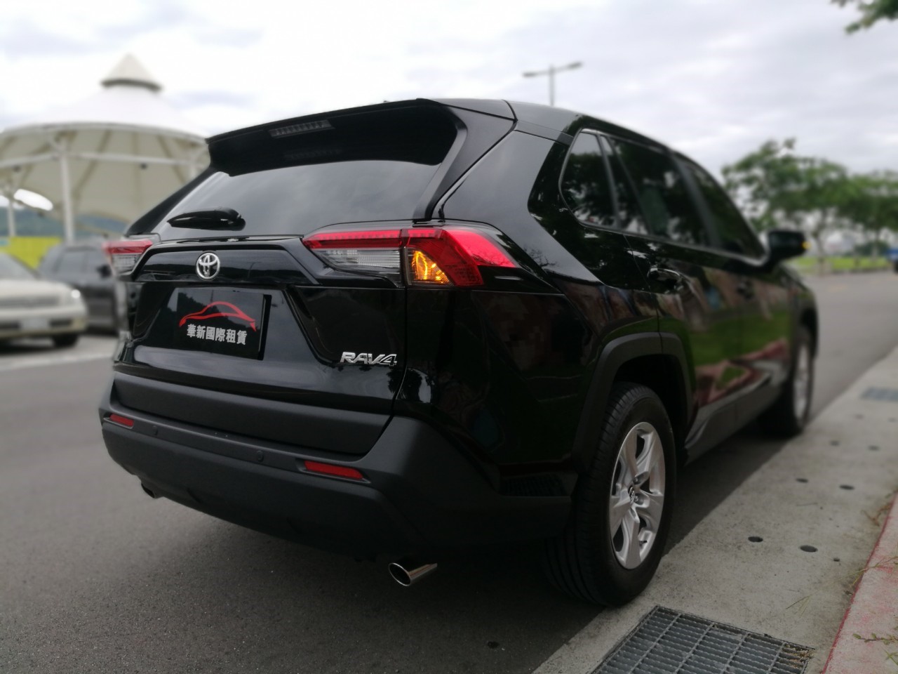 <p>TOYOTA </p>RAV4