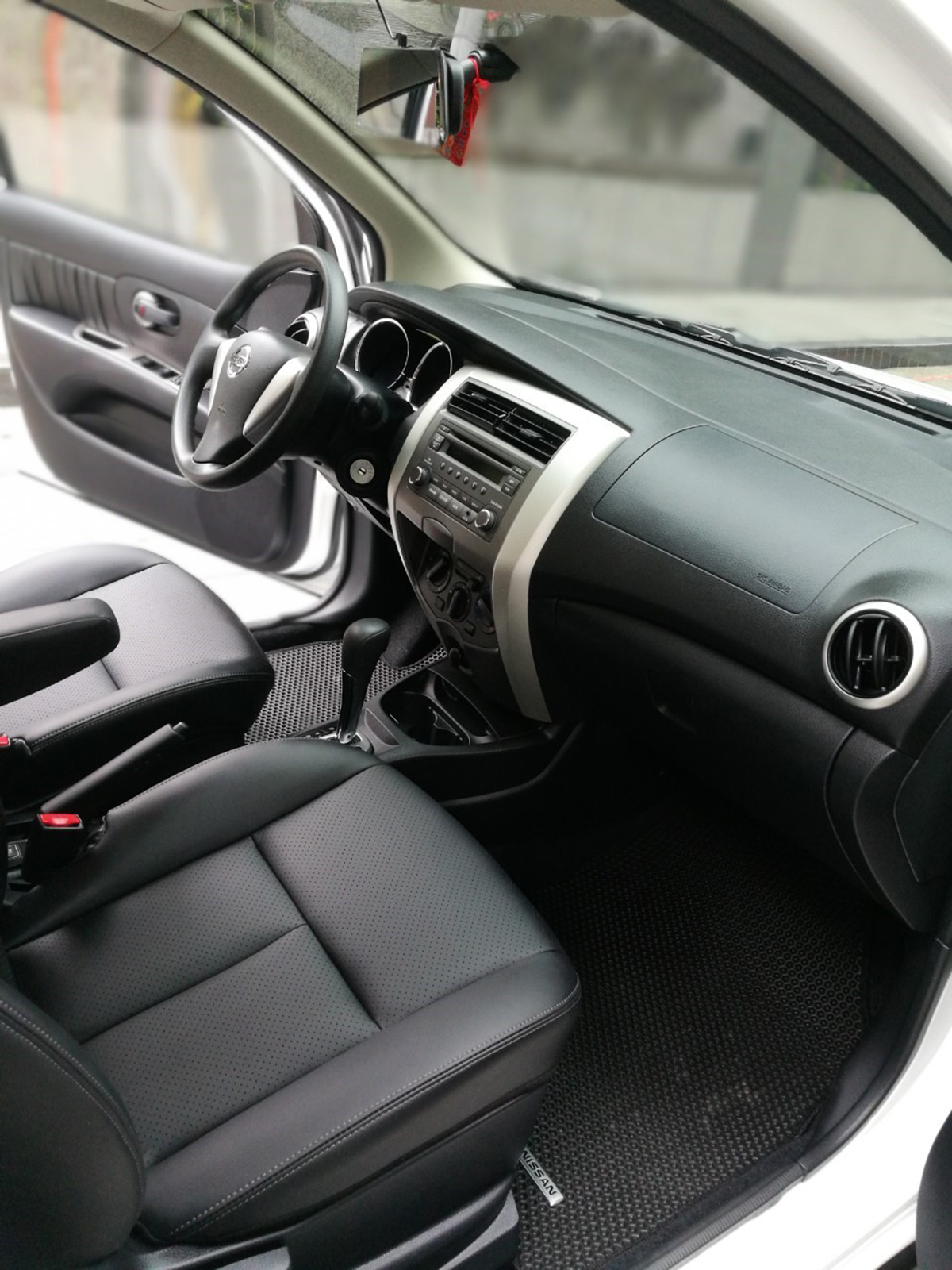 <p>NISSAN </p>LIVINA