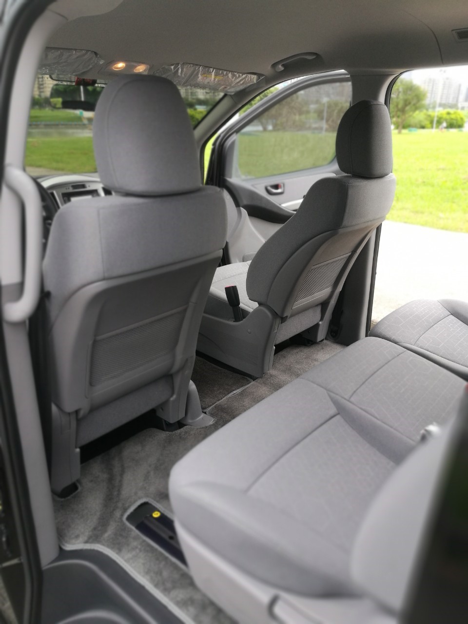 <p>HYUNDAI </p>GRAND STAREX