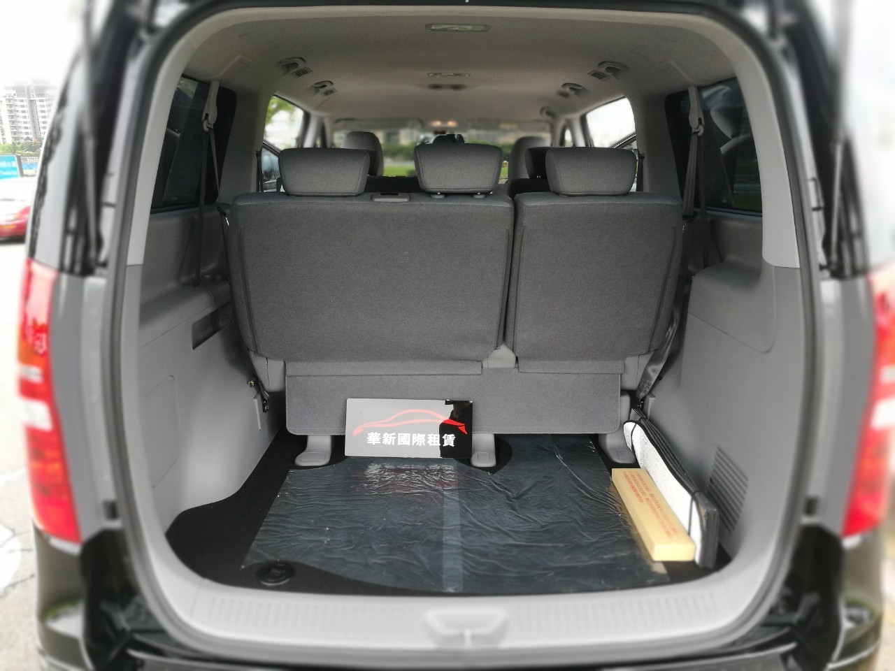 <p>HYUNDAI </p>GRAND STAREX