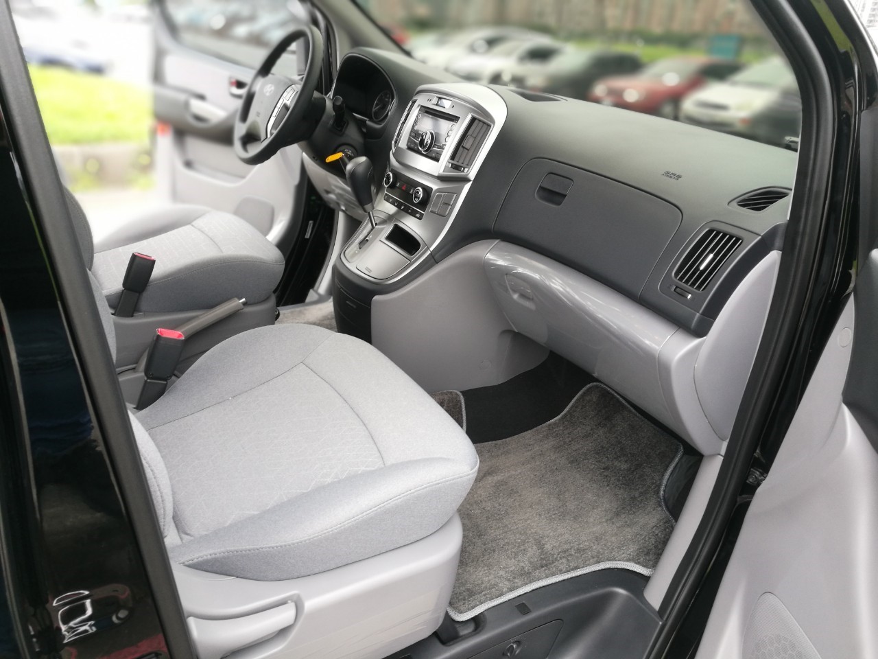 <p>HYUNDAI </p>GRAND STAREX