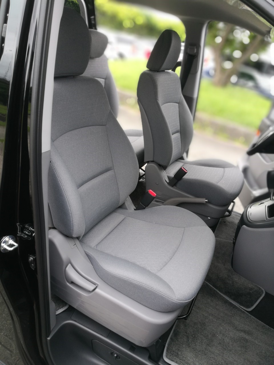 <p>HYUNDAI </p>GRAND STAREX