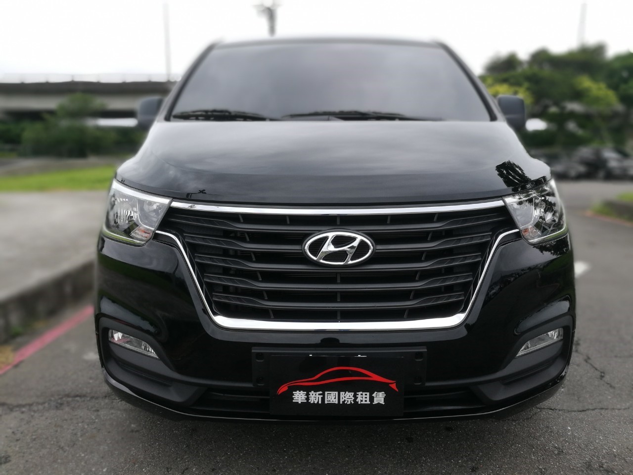 <p>HYUNDAI </p>GRAND STAREX