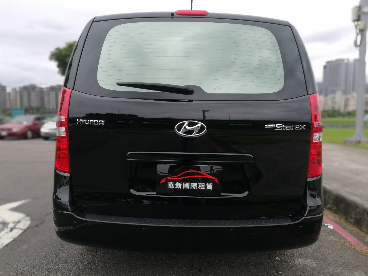 <p>HYUNDAI </p>GRAND STAREX