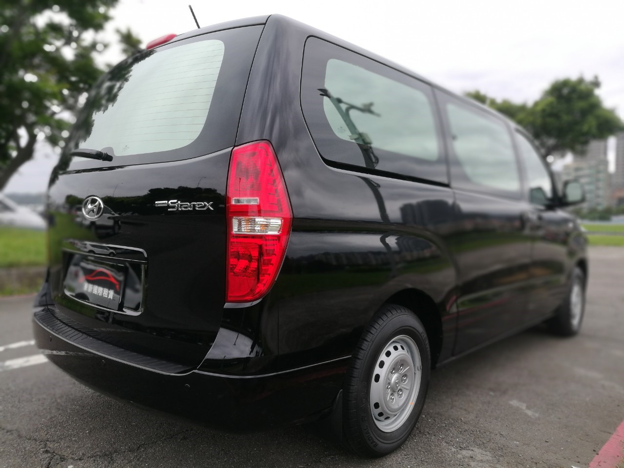 <p>HYUNDAI </p>GRAND STAREX