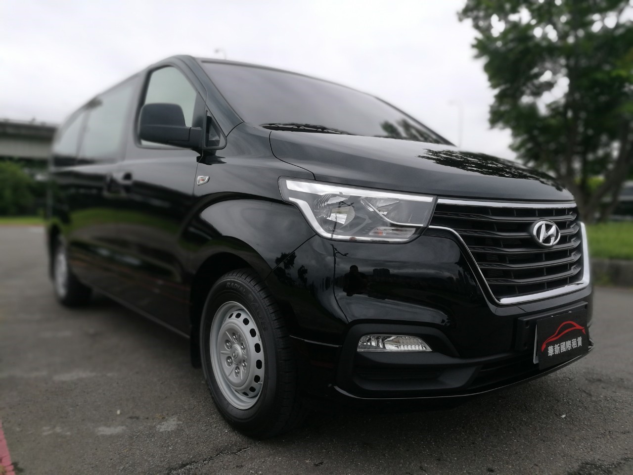 <p>HYUNDAI </p>GRAND STAREX