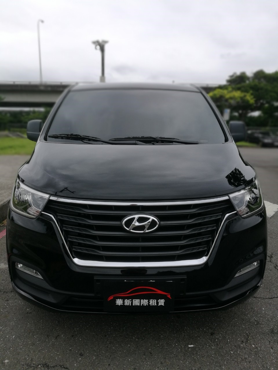 <p>HYUNDAI </p>GRAND STAREX