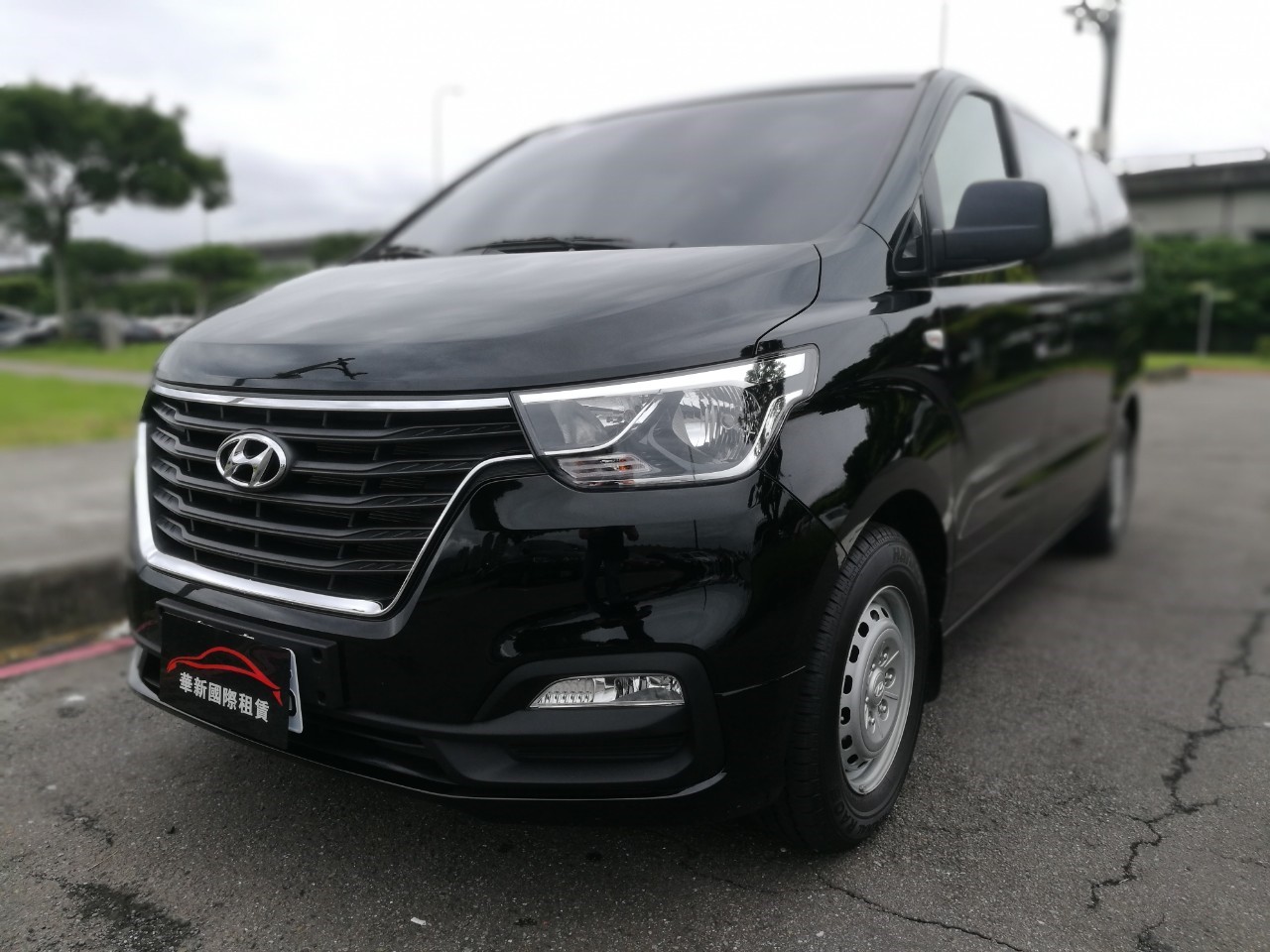 <p>HYUNDAI </p>GRAND STAREX