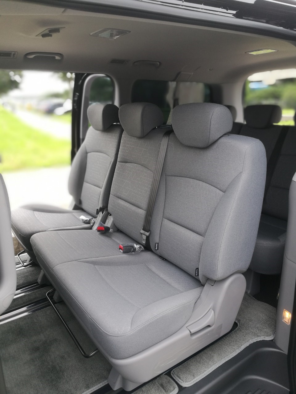 <p>HYUNDAI </p>GRAND STAREX